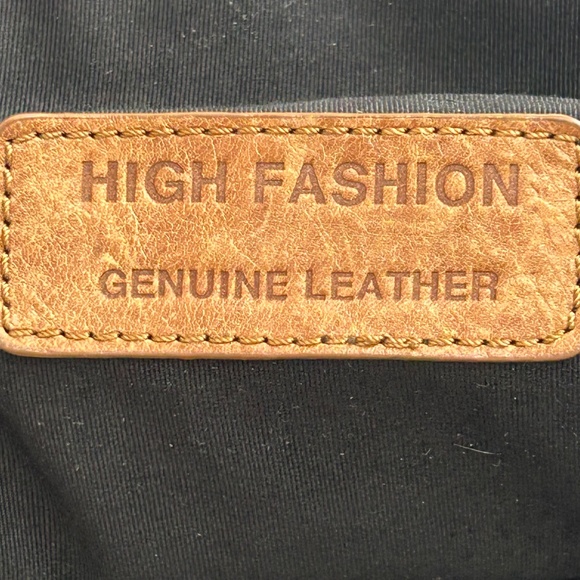 Rare High Fashion Vintage Leather Handbag with Ruffle Details - Picture 9 of 15